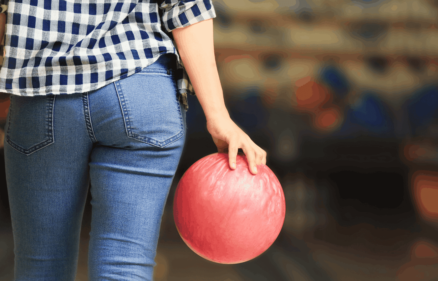 what size bowling ball should a woman use