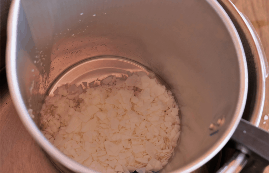 Does Vinegar Dissolve Candle Wax?